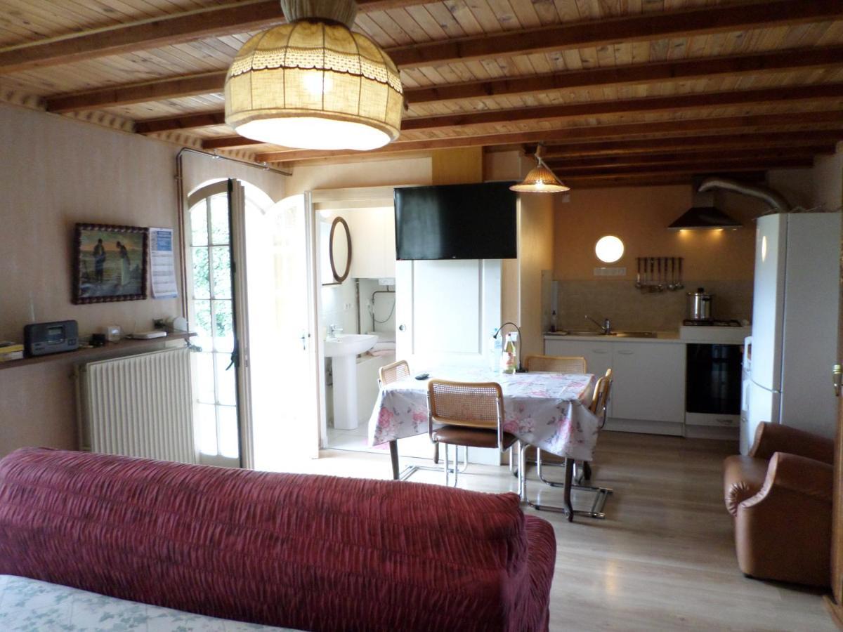 Studio-appartement A Proximite D'une Maison De Maitre De 1904 Apartment