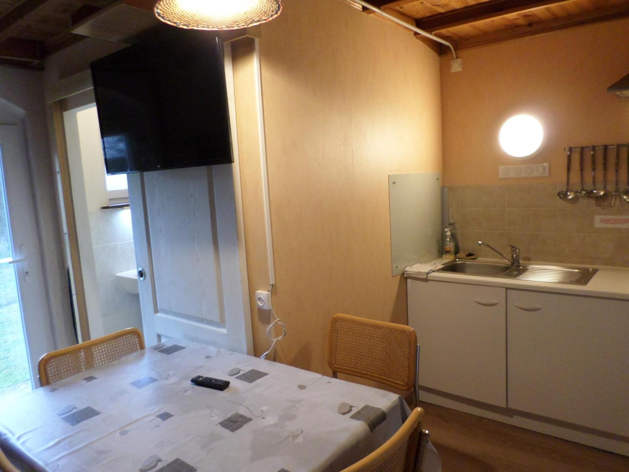 Studio-appartement A Proximite D'une Maison De Maitre De 1904 Apartment *